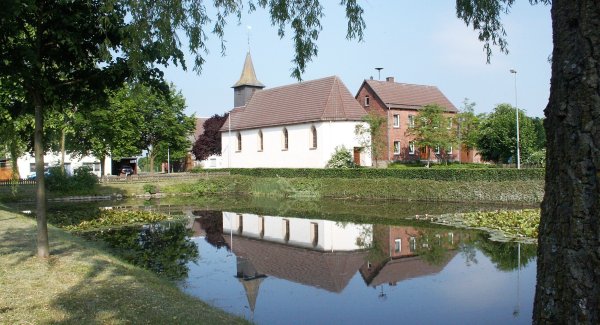 In einem seit vielen Jahren leer stehenden Haus in der Nähe des Dorfangers in der Marienmünsteraner Ortschaft Löwendorf wurde die Leiche von Ulrich R. entdeckt. - © David Schellenberg