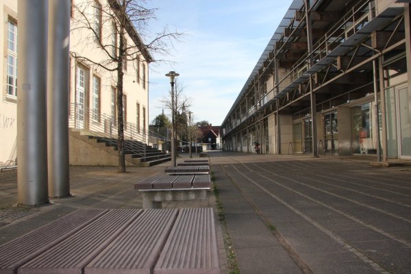 Das Engelbert-Kaempfer-Gymnasium in Lemgo befindet sich, wie alle anderen Schulen, im Ausnahmezustand. - © Katrin Kantelberg