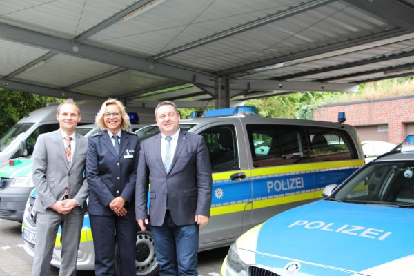 (von links) Kripo-Chef Kriminaloberrat Matthias Brand, Polizeidirektorin Margit Picker und Behördenleiter Landrat Dr. Axel Lehmann haben am Dienstag die Neuerungen vorgestellt. - © Astrid Sewing