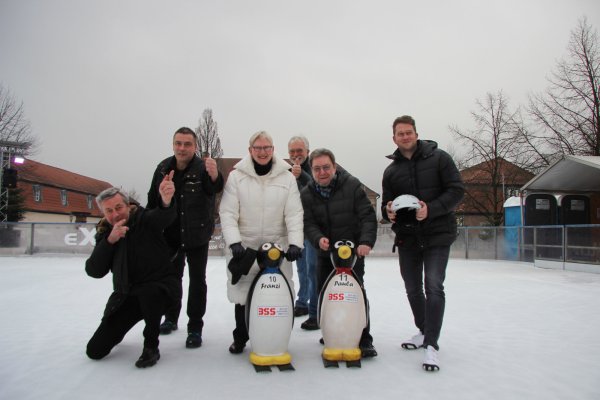 Sie holen den Biathlon-Sport in die Innenstadt: Wolfgang Jäger (Lemgo Marketing, von links), Uwe Keunike (Kufen-Stadl), Brigitte Speithmann-Heitlage (Lemgo Marketing), Karl-Heinz Mense (Stadt), Hans Pawlowski (SSV) und Philip Pauge (Stadt). - © Katrin Kantelberg