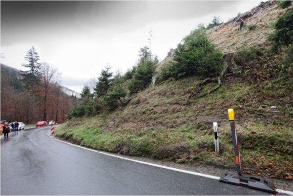 Dauerthema: Wie bereits 2015 und 2016 ist die Gauseköte zwischen Schlangen und Detmold wegen der Gefahr eines Erdrutsches für den Verkehr komplett gesperrt. - © ArchivFoto: Vera Gerstendorf-Welle