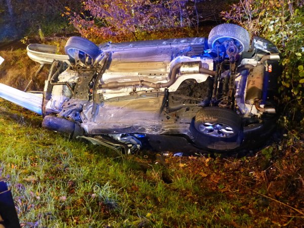 Schwerer Verkehrsunfall am Freitagabend in Kalletal- Langenholzhausen - © Feuerwehr Kalletal