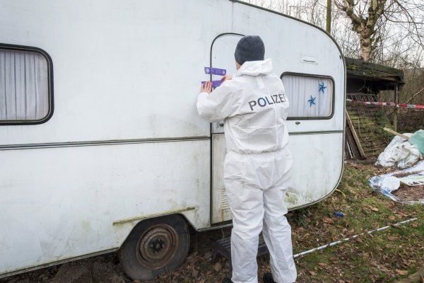 Generalverdacht: Polizeibeamte in ganz Ostwestfalen-Lippe leiden unter den Verfehlungen weniger Kollegen. Aus der Bevölkerung schlägt allen Ordnungshütern viel Hass und Zorn entgegen. - © Ch. Mathiesen