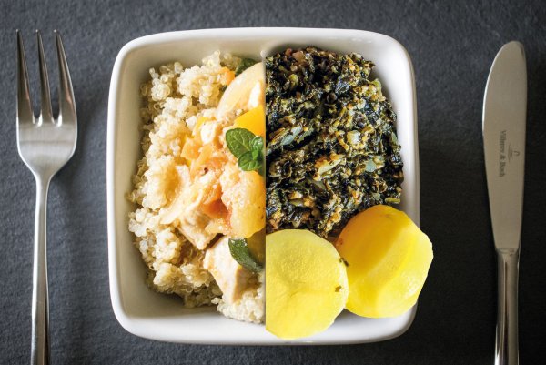 Importware vs. Heimatgem&uuml;se: Quinoa (links) muss aus den s&uuml;damerikanischen Anden nach Europa gebracht werden, der Gr&uuml;nkohl (rechts) dagegen gedeiht auch auf lippischen Feldern gut. - &copy; Pixabay/Montage: Maren Brettmeier