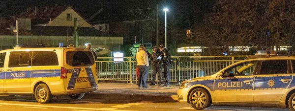 Die Polizei rückte am Freitag mit mehreren Streifenwagen nach Stieghorst aus. - © Christian Mathiesen