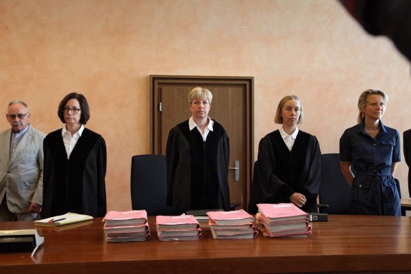 Die Jugendschutzkammer unter Vorsitz von Richterin Anke Grudda (Mitte) sowie ihren Kolleginnen Sabine Tegethoff-Drabe (links) und Heike Günther (rechts). - © Bernhard Preuß