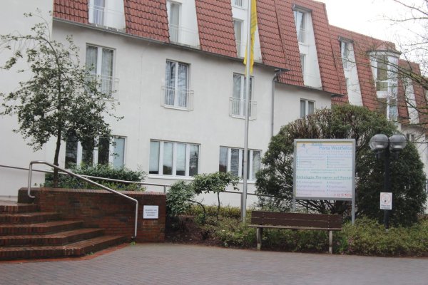 Ein Arzt der Klinik Porta Westfalica in Bad Oeynhausen wurde verurteilt, weil er mehreren Patientinnen gegenüber sexuell übergriffig geworden sein soll. - © Heidi Froreich