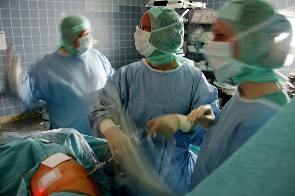 Inzwischen wird in den OWL-Krankenhäusern wieder operiert. - © Archiv: Gerald Dunkel