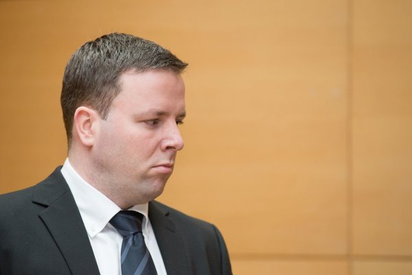 Robert Tönnies liegt mit Clemens Tönnies wieder voll imStreit. Hier ein Foto aus dem Landgericht Bielefeld aus dem Jahr 2016. - © dpa