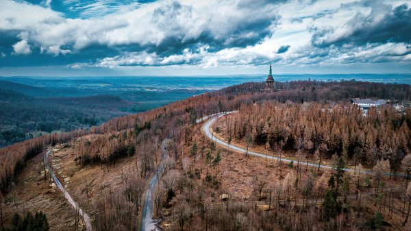 Die Umgebung des Hermannsdenkmals hat sich in den zurückliegenden Monaten drastisch verändert. - © Torben Gocke
