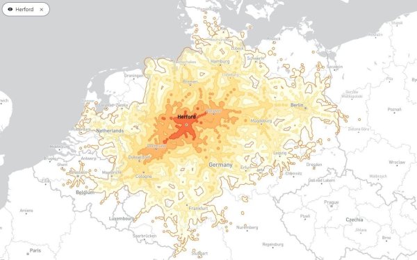 Die gelben, orangen und roten Flächen bestehen allesamt aus einzelnen Punkten, also Bahnhöfen - es gibt also viel zu klicken. - © Eike J. Horstmann