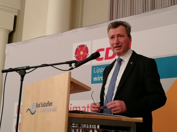 Jens Gnisa freut sich über die Ovationen der CDU-Mitglieder. Jetzt beginnt der Landratswahlkampf. - © Astrid Sewing