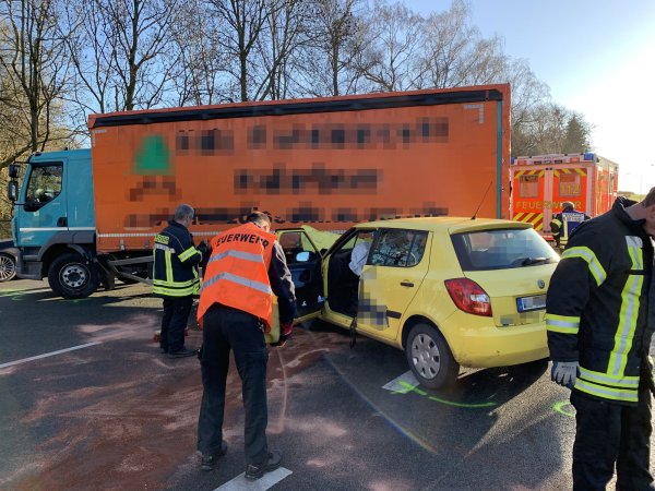 Der Detmolder Nordring blieb in Richtung Remmighausen für etwa eine Stunde gesperrt. - © Freitag-TV