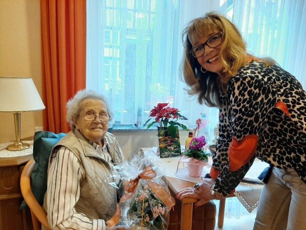 Elise Auguste Meyer feiert ihren 102. Geburtstag. - © Seniorenzentrum