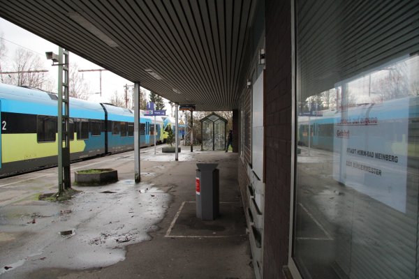 Trostlos - so präsentiert sich der Bahnhof Horn-Bad Meinberg Fahrgästen und Touristen.  - © Dieter Asbrock
