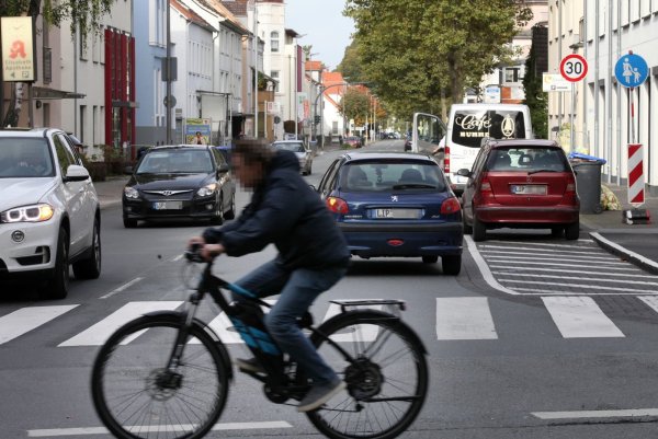 Eine bessere Situation für den Rad- und Fußverkehr, mehr Angebote für den ÖPNV und Sicherheit – das sind viele Themen der Parteien in den Haushaltsberatungen. - © Bernhard Preuss