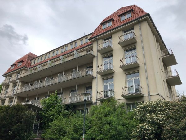 Ungenutzt: Der Fürstenhof an der Parkstraße steht seit mehr als zehn Jahren leer. Bisher hat sich aus Sicht der Stadt kein passender Investor gefunden. - © Sven Kienscherf