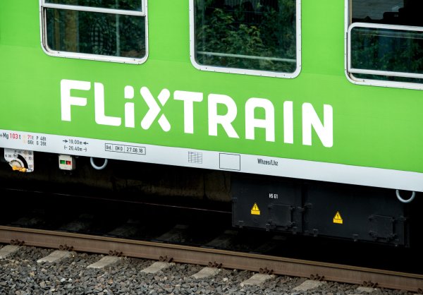 Die Bielefelder bekommen eine Alternative zur Deutschen Bahn. Jetzt wurde bekannt, wann Flixtrain in Bielefeld startet. 
 - © Hauke-Christian Dittrich/dpa