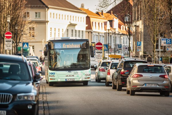 Der Busverkehr kostet immer mehr Geld, das die Unternehmen der DetCon mit Gewinnen nicht mehr auffangen. - © Torben Gocke