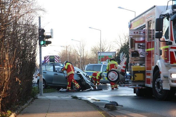 Mit etwa Tempo 130 fuhr der heute 30-jährige Mann mit seinem Toyota im Dezember 2020 ungebremst in den entgegenkommenden Verkehr. - © Patrick Schwemling