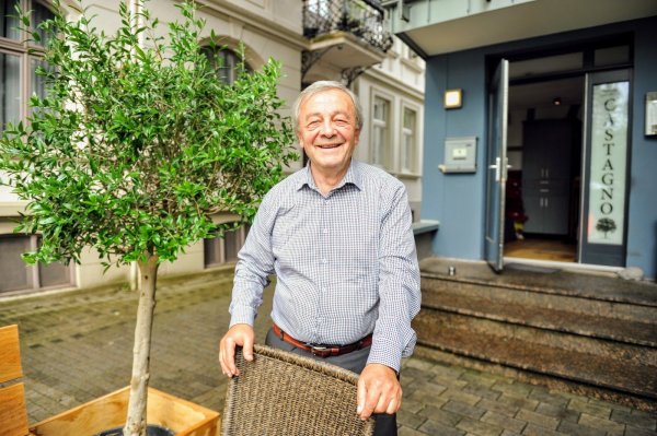 Gastarbeiter Antonia Ferrara betreibt das Restaurant Castagno in Detmold - © Nicole Ellerbrake