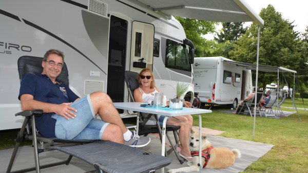 Roland und Karin Turtl aus Ingolstadt können sich gar nichts anderes vorstellen, als ihren Urlaub mit Wohnmobil zu verbringen. - © Karin Prignitz