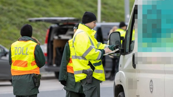 Immer wieder ziehen Zollfahnder "dicke Fische" aus dem Verkehr. - © picture alliance