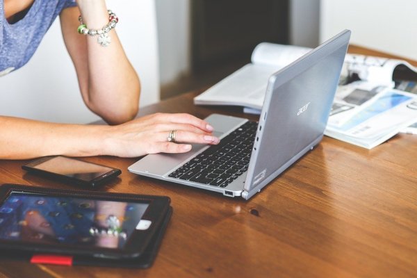 Immer informiert: Auf Smartphone, Tablet oder Laptop, die wichtigsten Nachrichten aus der Region gibt es immer auf LZ.de. - © Symbolbild: Pixabay