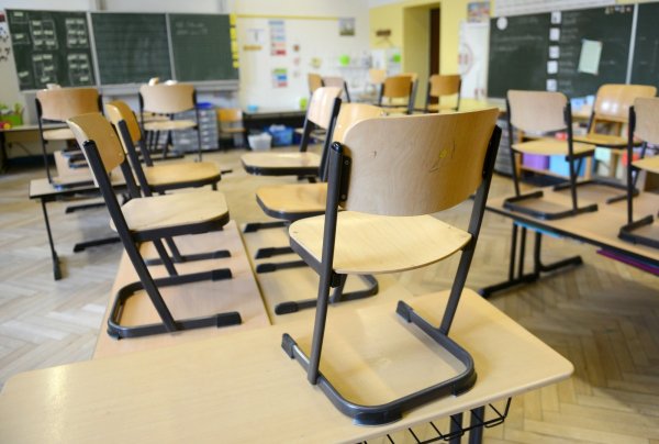 In vielen OWL-Kommunen bleiben die Klassenräume am Montag leer. - © Symbolbild dpa