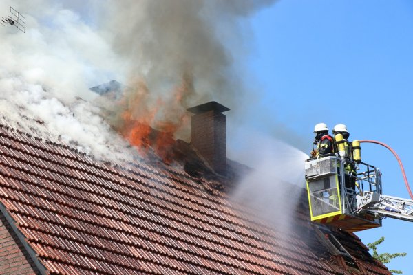Die Flammen schlugen aus den Dach. - © Ekkehard Wind