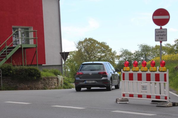 Einfahrt verboten: In der Vogelhorster Straße sind „Geisterfahrer" unterwegs. Manche davon fahren legal. - © Vasco Stemmer