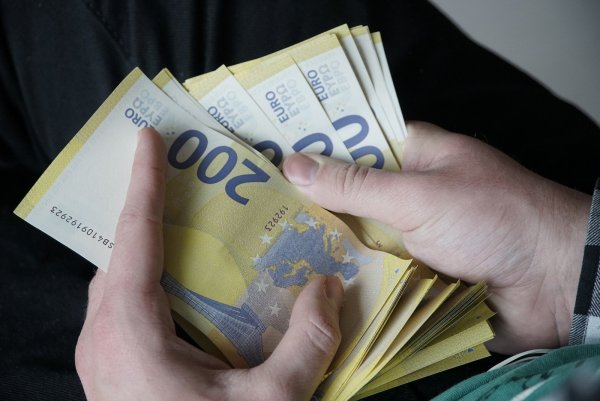 Mehr als 90 Millionen Euro hat der Glückspilz aus Rietberg gewonnen. - © Pixabay/Symbolbild