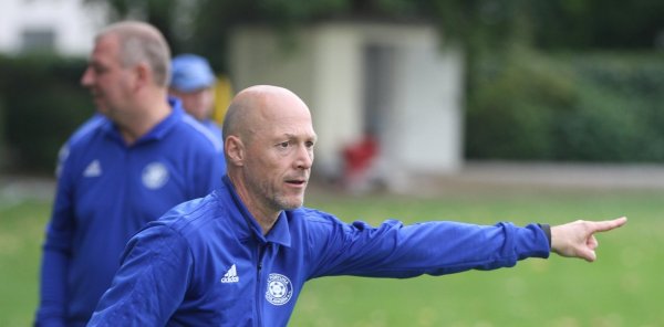 Uwe Hohnhold hat sein Traineramt bei Fortuna Schlangen zur Verfügung gestellt. - © Sebastian Lucas