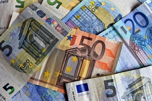 Mit einem Trick hat eine Betrügerin versucht, eine 85-Jährige um ihr Erspartes zu bringen. - © Symbolbild: Pixabay