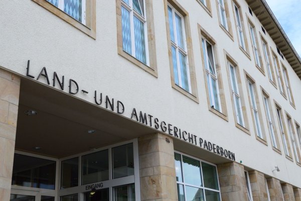 Der 16-Jährige muss sich vor dem Landgericht Paderborn verantworten. - © Lena Henning