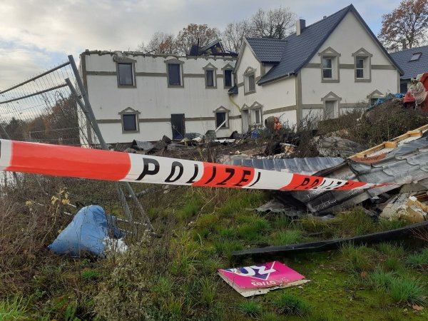 Die Brandruine an der Herforder Straße. - © Jobst Lüdeking
