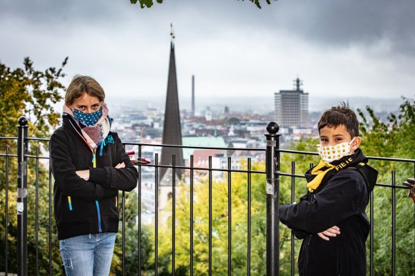 Sparrenburg-Besuch mit Masken. - © Mike-Dennis Müller