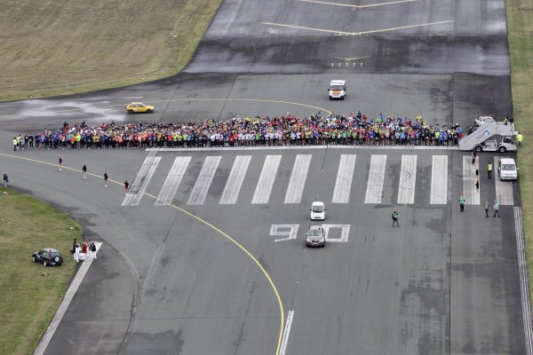 Der Start auf dem Rollfeld reizt viele Teilnehmer am Airport-Run. - © Airport Paderborn/Lippstadt