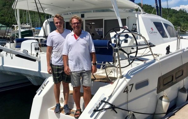 Mit der Segelacht nach Trinidad: Adrian (links) und Harald Pohlmann sind in zwölf Tagen über den Atlantik gesegelt. - © Pohlmann