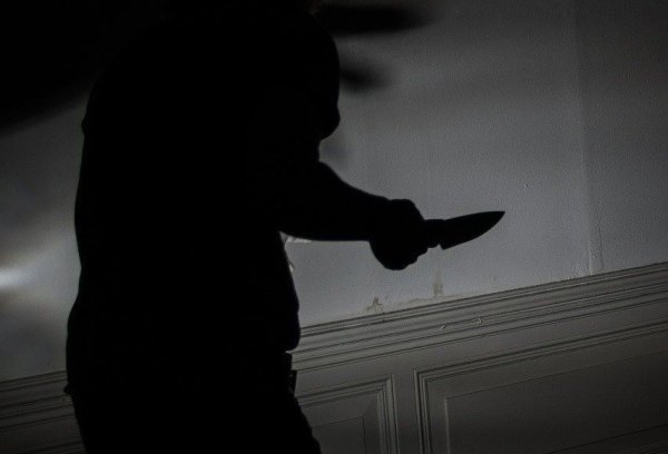 Weil sie sich von ihm trennen will, sticht ein 20-Jähriger 1999 mit einem Messer auf seine Freundin ein. - © Symbolfoto: Pixabay