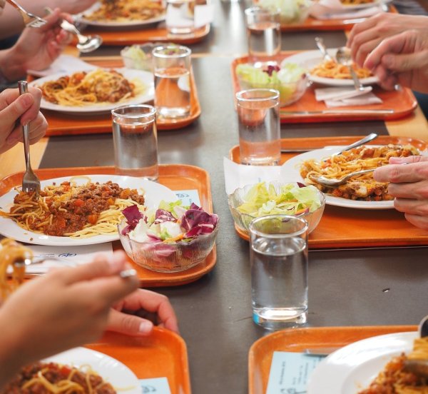 Die KSB-Menü GmbH hatte seit Sommer 2018 den Auftrag, 17 Grund- und elf weiterführende Schulen mit Essen zu beliefern. - © Symbolfoto: pixabay.com
