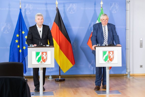 Karl-Josef Laumann (r.,CDU) und Andreas Pinkwart (FDP). - © picture alliance/dpa