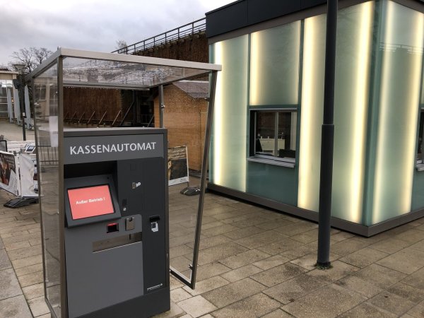 Außer Betrieb: Das neue Kassensystem am Kurpark-Eingang harrt noch der Inbetriebnahme. Es gibt technische Probleme. - © Thomas Reineke