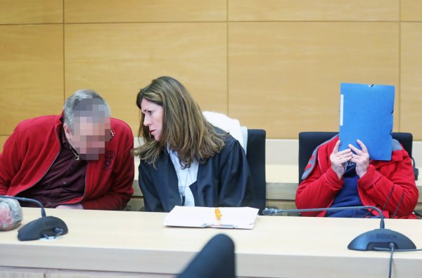 Rainer M.-B. und Anwältin Iris Grohmann im Zwiegespräch. - © Sarah Jonek