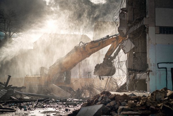 Am Hornschen Tor beginnen die Abrissarbeiten. - © Torben Gocke
