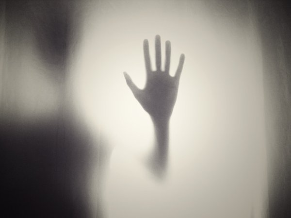 Im Jahr 1989 wurde eine 29-jährige Prostituierte in ihrer Wohnung in Detmold erdrosselt. - © Symbolbild: Pixabay
