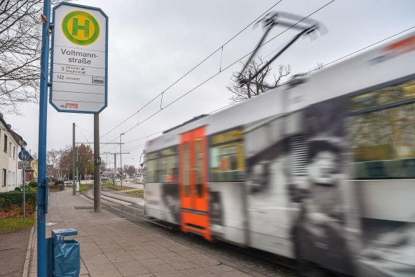 Zum Auftakt des Ausbildungsjahres führt Nordrhein-Westfalen das landesweite Azubi-Ticket ein. - © Christian Weische