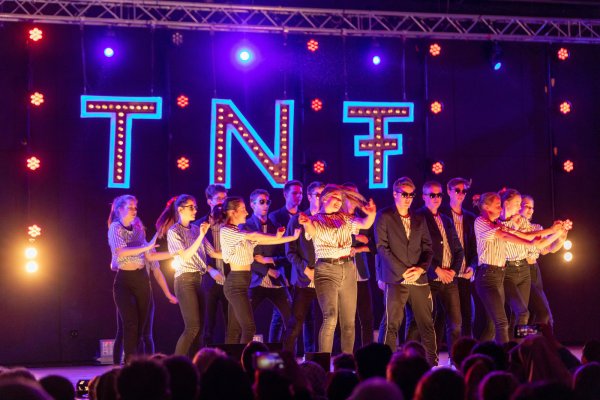 Das "Thursday Night Fever" zieht an drei Abenden die Besucher im Stadtgymnasium in seinen Bann. - © Jannik Stodiek