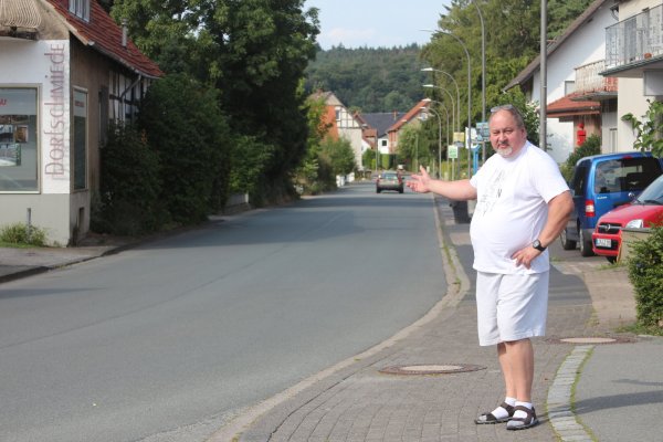 Ernst Richard Baumert vom Gasthaus „Zur lippischen Rose" beklagt sinkende Gästezahlen. - © Vasco Stemmer