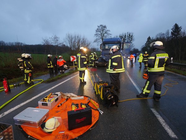 Bei einem Unfall auf der Hornschen Straße ist ein 21-jähriger Autofahrer ums Leben gekommen. - © Jost Wolf